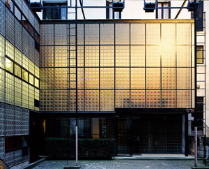 Pierre Chareau and Bernard Bijvoet's Maison de Verre (photo by Mark Lyon, Jewish Museum, 1928–1932)